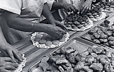 Assembling cookie trays. Add one to your next party table.